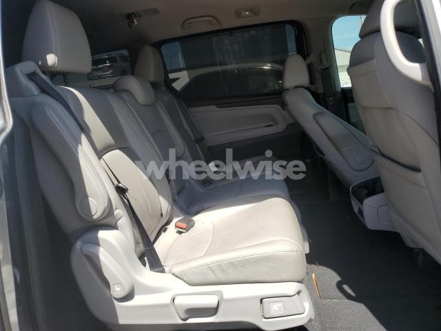 Photo 3 of 2018 HONDA ODYSSEY TOURING (VIN 5FNRL6H80JB006542)