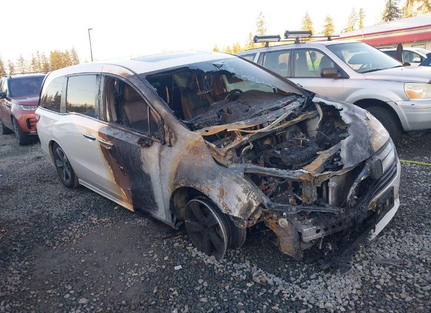 2019 Honda Odyssey TOURING (VIN 5FNRL6H80KB095479) main photo