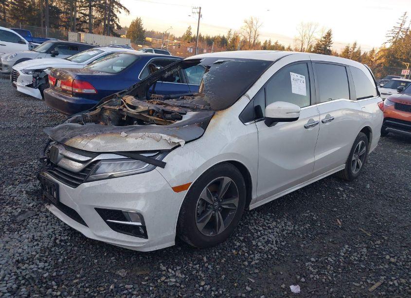 Photo 2 of 2019 Honda Odyssey TOURING (VIN 5FNRL6H80KB095479)