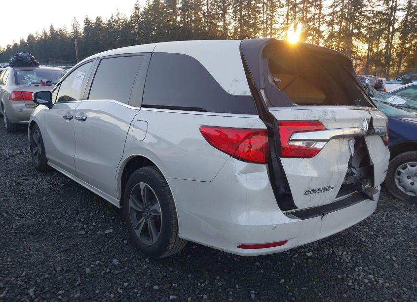 Photo 3 of 2019 Honda Odyssey TOURING (VIN 5FNRL6H80KB095479)