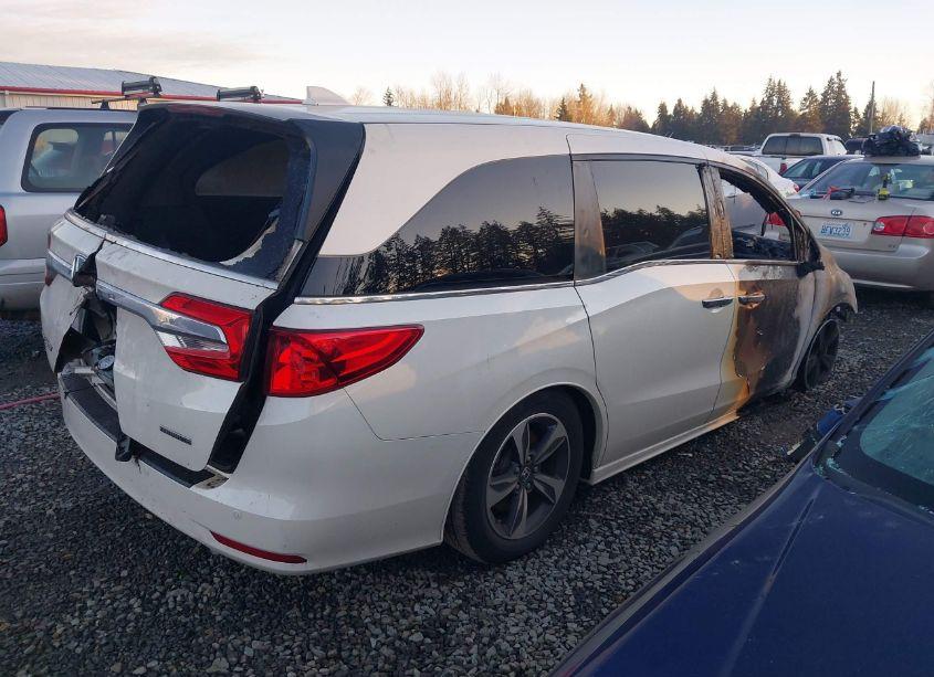 Photo 4 of 2019 Honda Odyssey TOURING (VIN 5FNRL6H80KB095479)