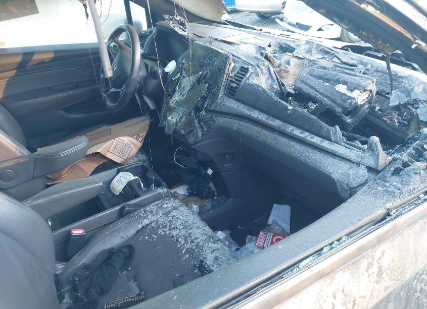 Photo 5 of 2019 Honda Odyssey TOURING (VIN 5FNRL6H80KB095479)