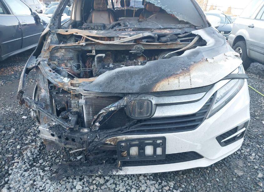 Photo 6 of 2019 Honda Odyssey TOURING (VIN 5FNRL6H80KB095479)