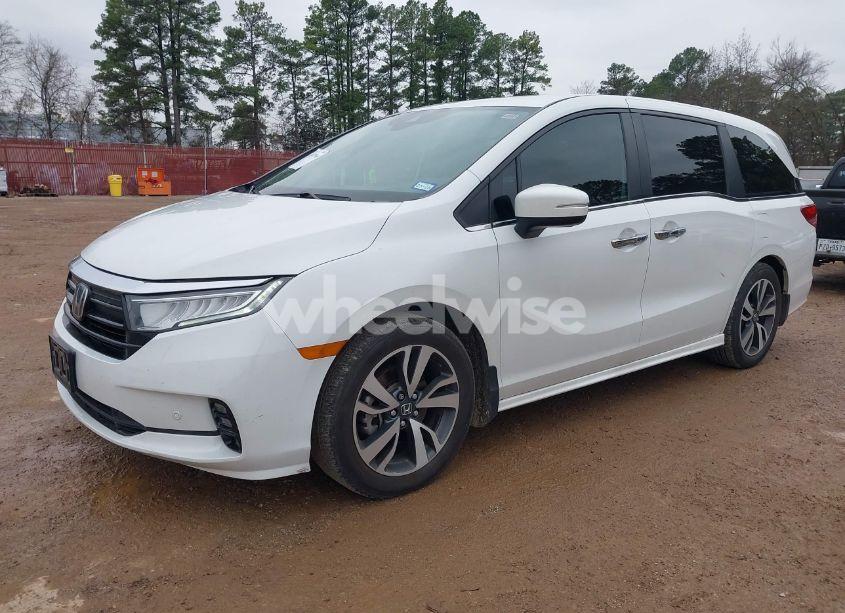 Photo 2 of 2021 Honda Odyssey TOURING (VIN 5FNRL6H80MB000406)