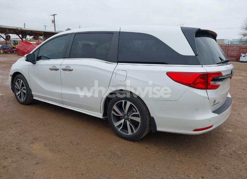 Photo 3 of 2021 Honda Odyssey TOURING (VIN 5FNRL6H80MB000406)