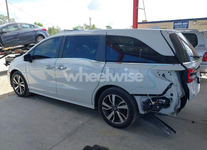 Photo 15 of 2021 Honda Odyssey TOURING (VIN 5FNRL6H80MB003323)