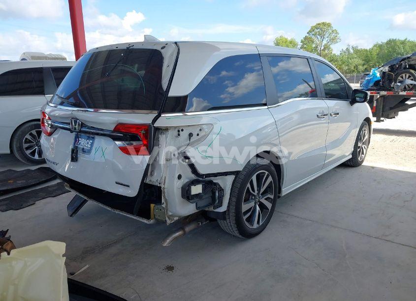 Photo 4 of 2021 Honda Odyssey TOURING (VIN 5FNRL6H80MB003323)