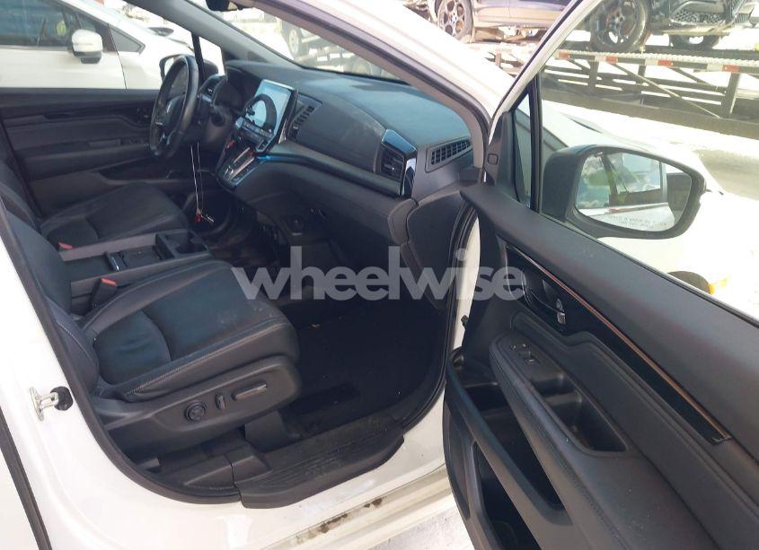 Photo 5 of 2021 Honda Odyssey TOURING (VIN 5FNRL6H80MB003323)