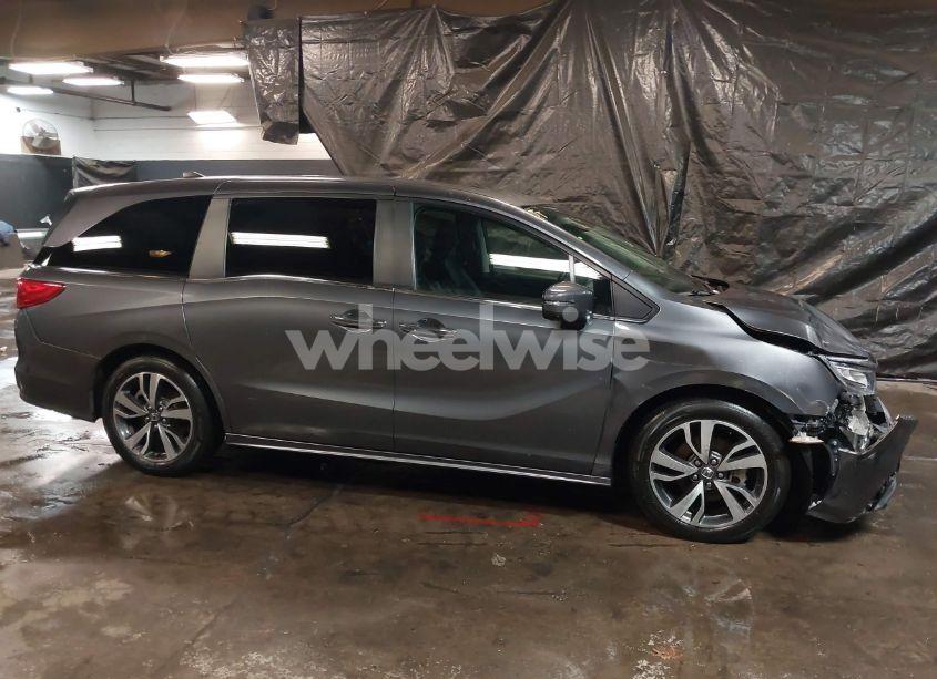 Photo 13 of 2021 Honda Odyssey TOURING (VIN 5FNRL6H80MB029596)