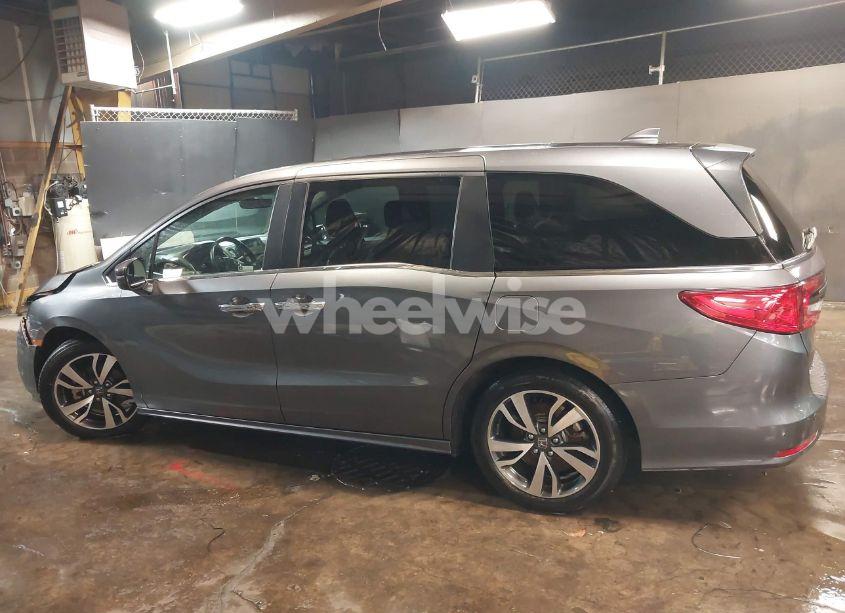 Photo 14 of 2021 Honda Odyssey TOURING (VIN 5FNRL6H80MB029596)