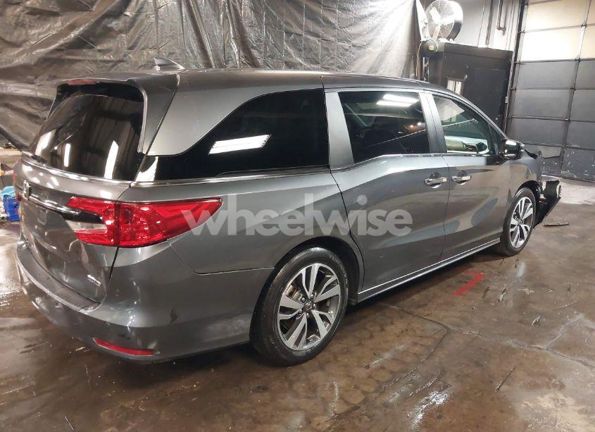 Photo 4 of 2021 Honda Odyssey TOURING (VIN 5FNRL6H80MB029596)
