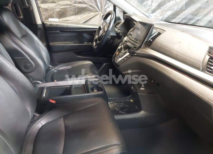 Photo 5 of 2021 Honda Odyssey TOURING (VIN 5FNRL6H80MB029596)