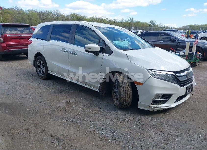 2018 Honda Odyssey TOURING (VIN 5FNRL6H81JB023530) main photo