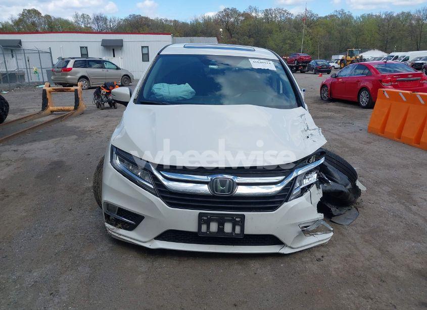 Photo 11 of 2018 Honda Odyssey TOURING (VIN 5FNRL6H81JB023530)