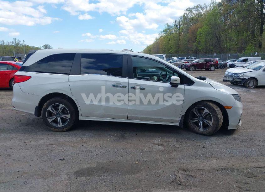 Photo 12 of 2018 Honda Odyssey TOURING (VIN 5FNRL6H81JB023530)
