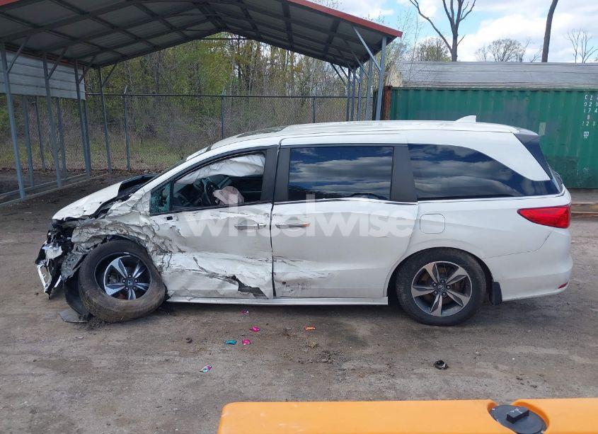Photo 13 of 2018 Honda Odyssey TOURING (VIN 5FNRL6H81JB023530)