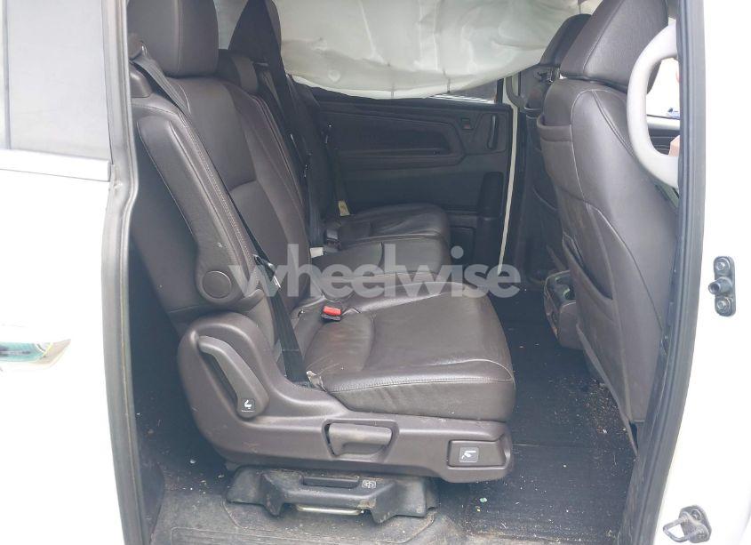 Photo 8 of 2018 Honda Odyssey TOURING (VIN 5FNRL6H81JB023530)