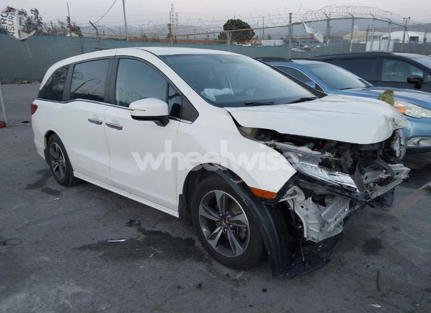 2018 Honda Odyssey TOURING (VIN 5FNRL6H81JB028372) main photo