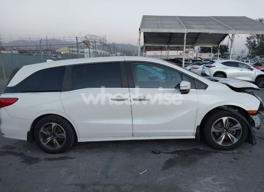 Photo 14 of 2018 Honda Odyssey TOURING (VIN 5FNRL6H81JB028372)