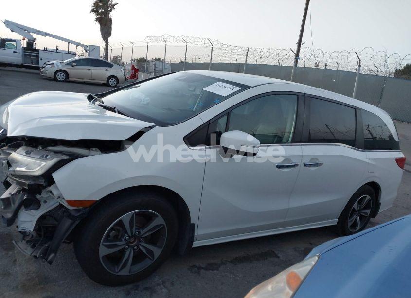 Photo 15 of 2018 Honda Odyssey TOURING (VIN 5FNRL6H81JB028372)