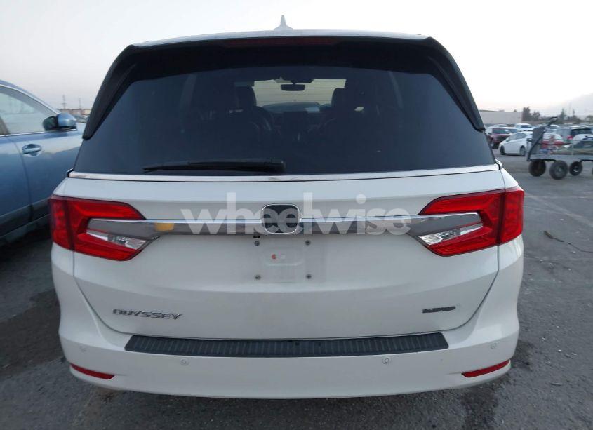 Photo 17 of 2018 Honda Odyssey TOURING (VIN 5FNRL6H81JB028372)