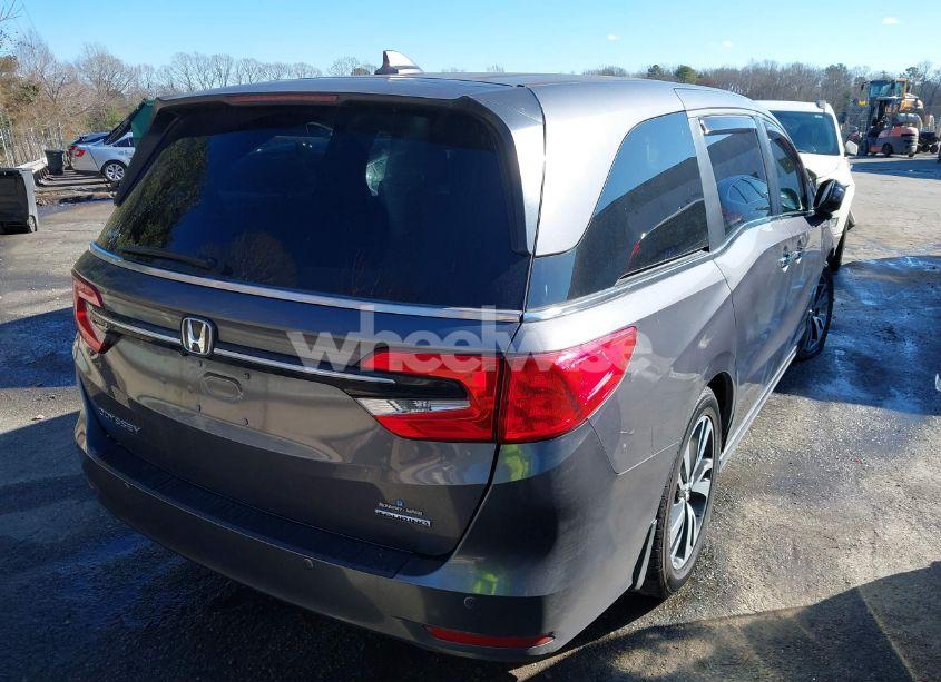 Photo 4 of 2021 Honda Odyssey TOURING (VIN 5FNRL6H81MB032555)