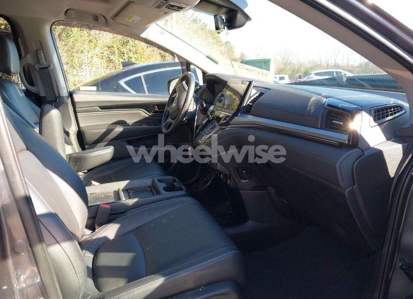 Photo 5 of 2021 Honda Odyssey TOURING (VIN 5FNRL6H81MB032555)