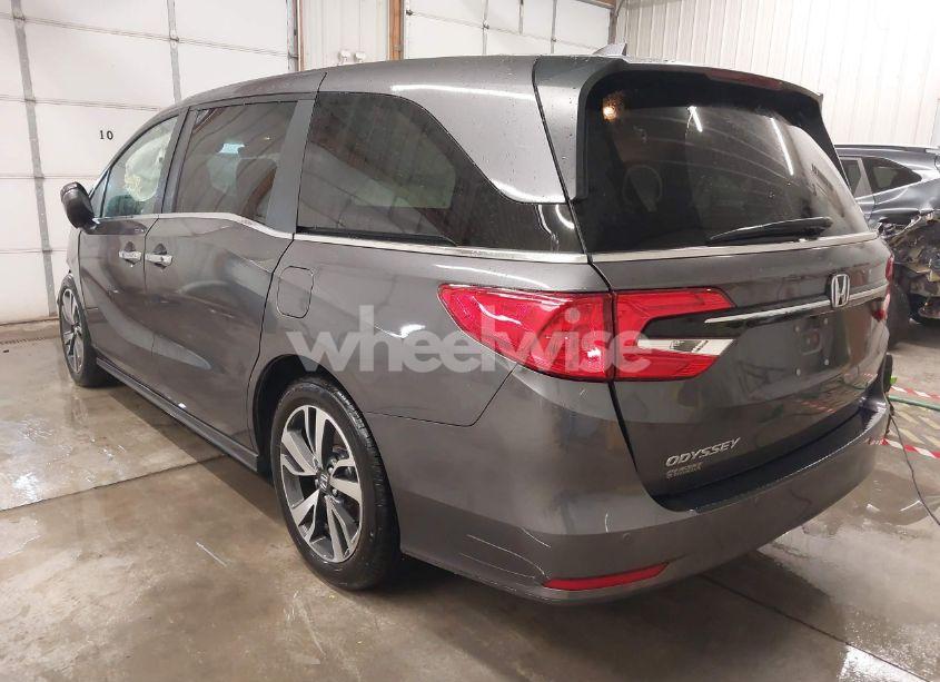 Photo 3 of 2022 Honda Odyssey TOURING (VIN 5FNRL6H81NB023064)