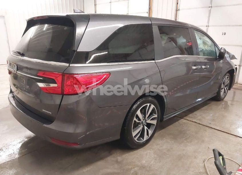 Photo 4 of 2022 Honda Odyssey TOURING (VIN 5FNRL6H81NB023064)