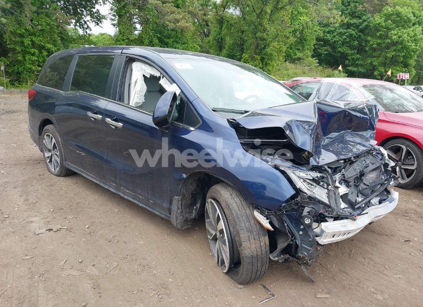 2024 Honda Odyssey TOURING (VIN 5FNRL6H81RB010952) main photo