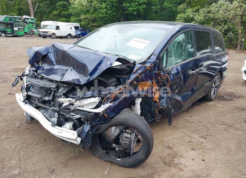 Photo 2 of 2024 Honda Odyssey TOURING (VIN 5FNRL6H81RB010952)