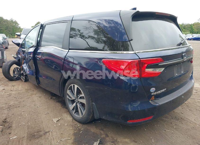 Photo 3 of 2024 Honda Odyssey TOURING (VIN 5FNRL6H81RB010952)