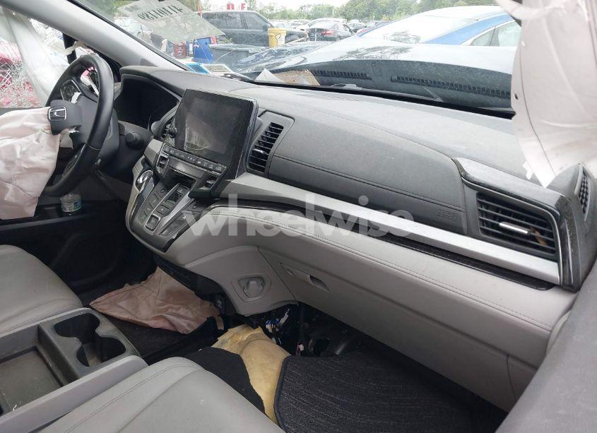 Photo 5 of 2024 Honda Odyssey TOURING (VIN 5FNRL6H81RB010952)