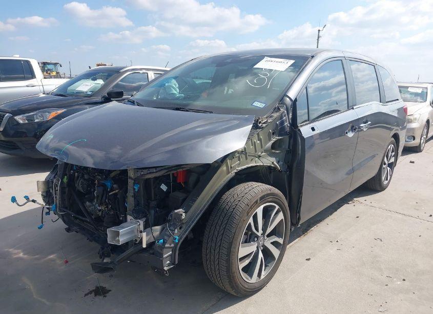 Photo 2 of 2024 Honda Odyssey TOURING (VIN 5FNRL6H81RB016315)