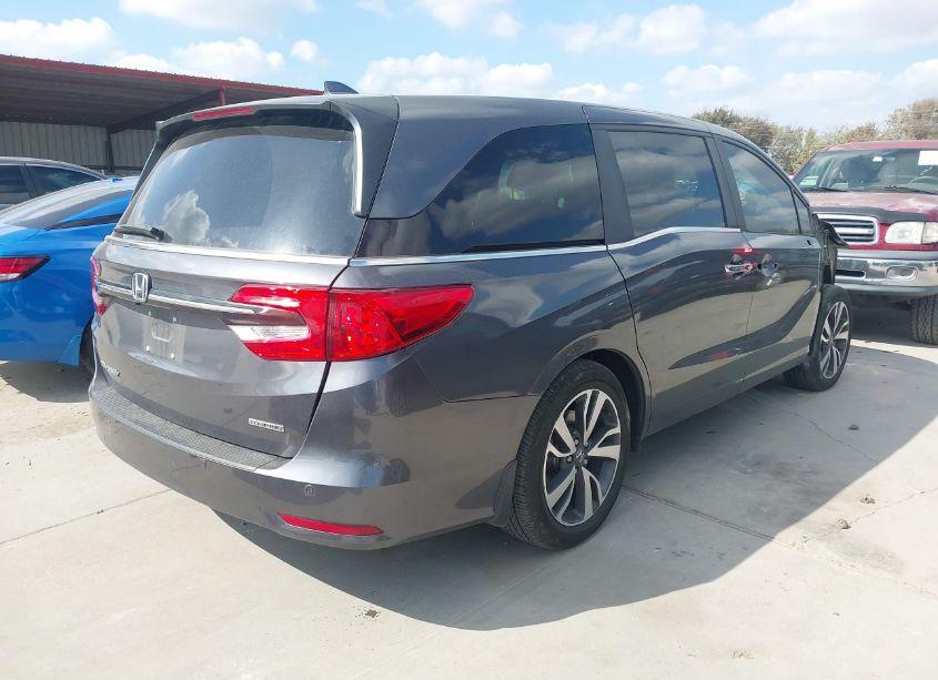 Photo 4 of 2024 Honda Odyssey TOURING (VIN 5FNRL6H81RB016315)