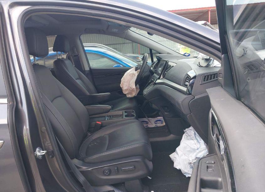 Photo 5 of 2024 Honda Odyssey TOURING (VIN 5FNRL6H81RB016315)