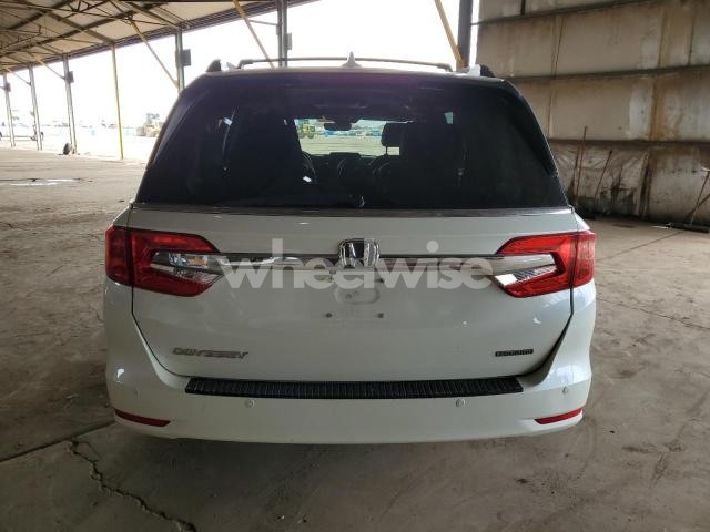 Photo 3 of 2018 HONDA ODYSSEY TOURING (VIN 5FNRL6H82JB028347)