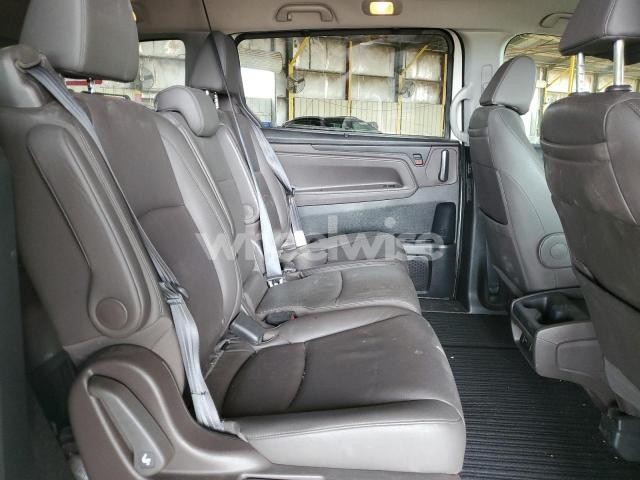 Photo 4 of 2018 HONDA ODYSSEY TOURING (VIN 5FNRL6H82JB028347)