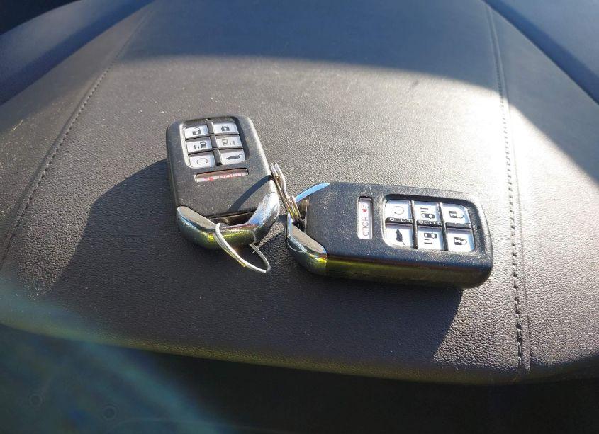 Photo 11 of 2019 Honda Odyssey TOURING (VIN 5FNRL6H82KB007841)