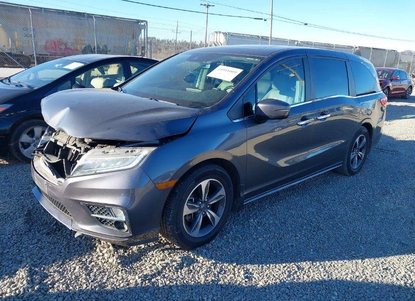 Photo 2 of 2019 Honda Odyssey TOURING (VIN 5FNRL6H82KB007841)