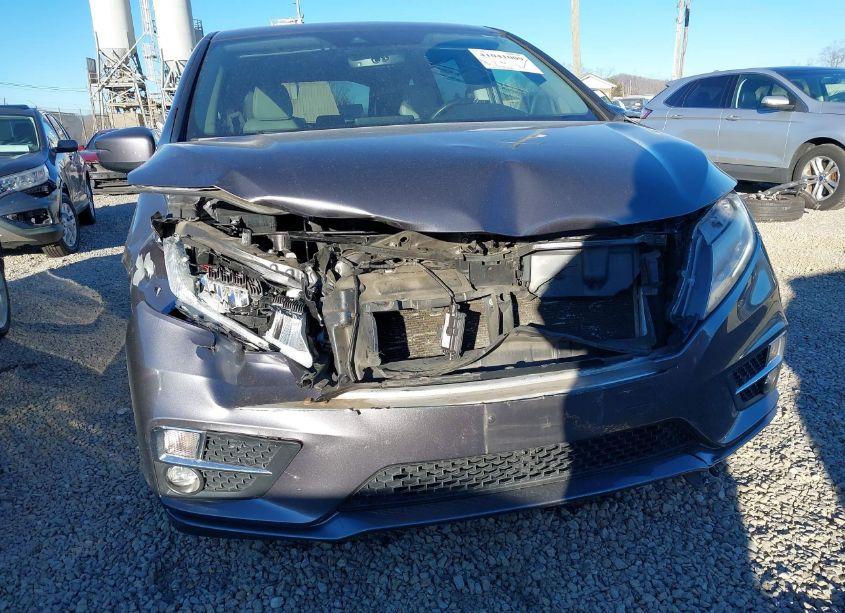 Photo 6 of 2019 Honda Odyssey TOURING (VIN 5FNRL6H82KB007841)