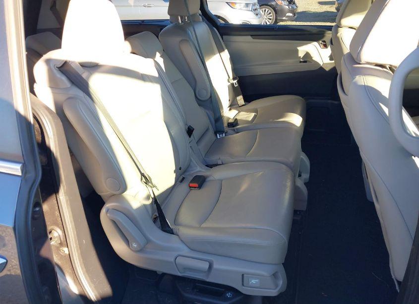 Photo 8 of 2019 Honda Odyssey TOURING (VIN 5FNRL6H82KB007841)