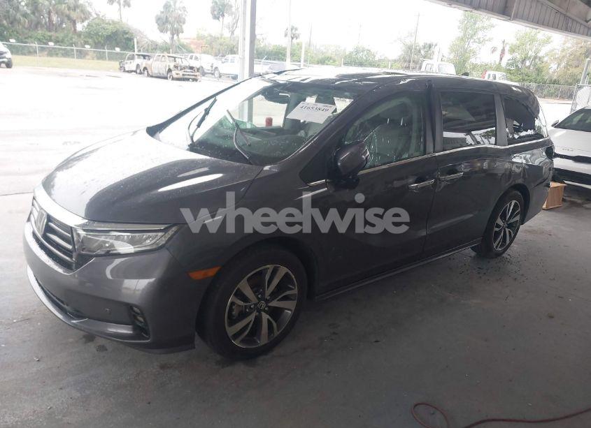 Photo 2 of 2021 Honda Odyssey TOURING (VIN 5FNRL6H82MB012377)