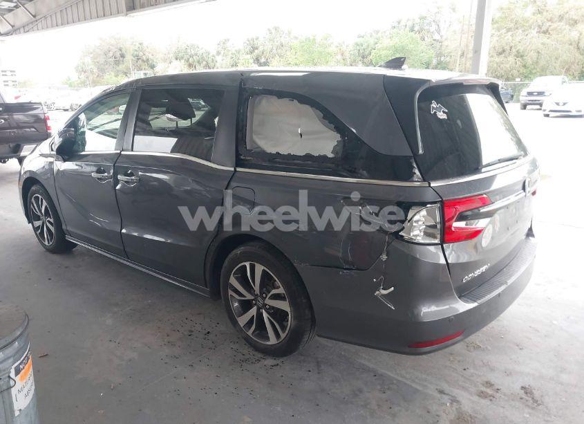 Photo 3 of 2021 Honda Odyssey TOURING (VIN 5FNRL6H82MB012377)