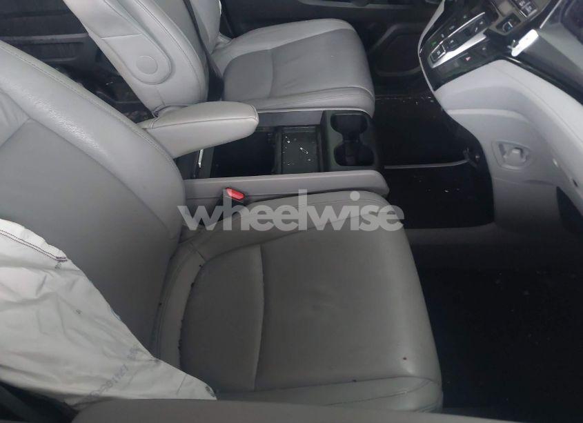 Photo 5 of 2021 Honda Odyssey TOURING (VIN 5FNRL6H82MB012377)