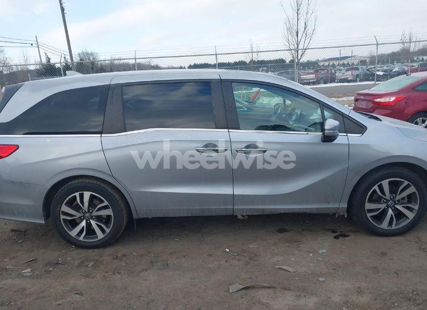 Photo 14 of 2021 Honda Odyssey TOURING (VIN 5FNRL6H82MB023377)
