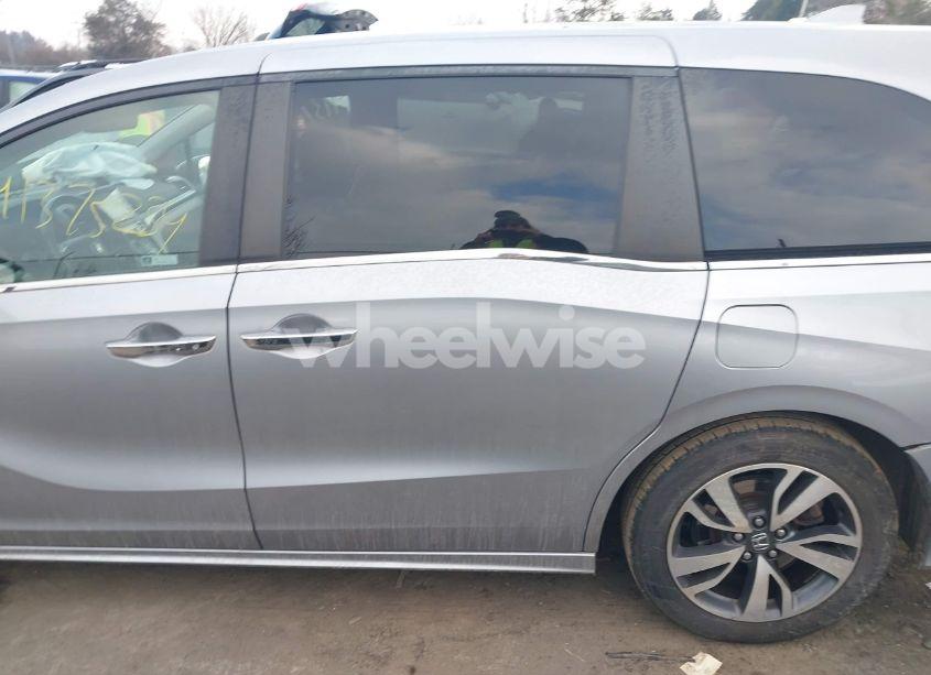 Photo 15 of 2021 Honda Odyssey TOURING (VIN 5FNRL6H82MB023377)
