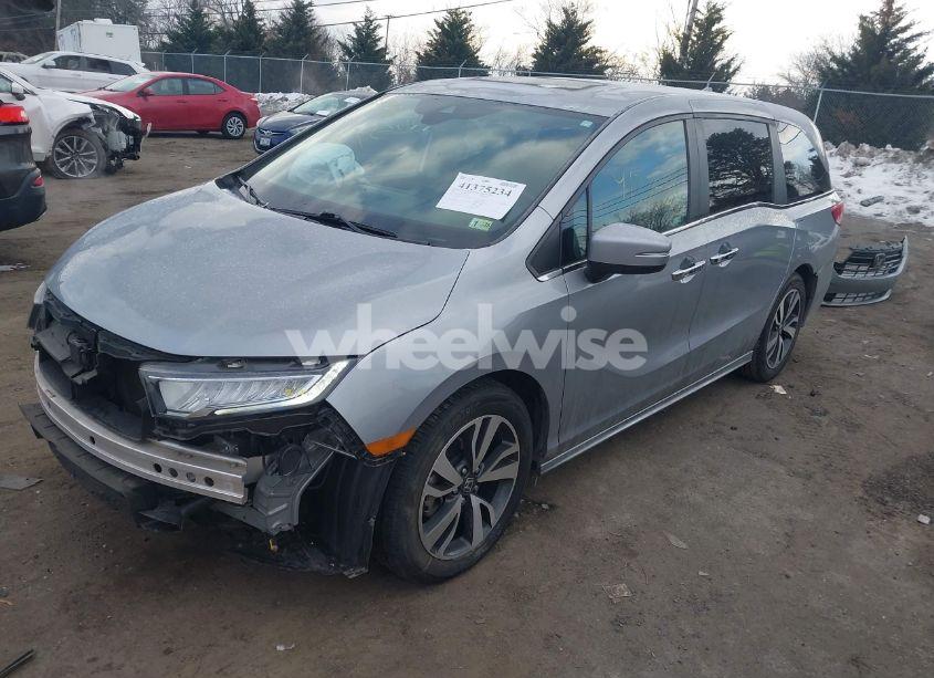 Photo 2 of 2021 Honda Odyssey TOURING (VIN 5FNRL6H82MB023377)