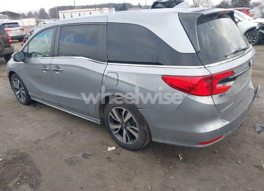 Photo 3 of 2021 Honda Odyssey TOURING (VIN 5FNRL6H82MB023377)