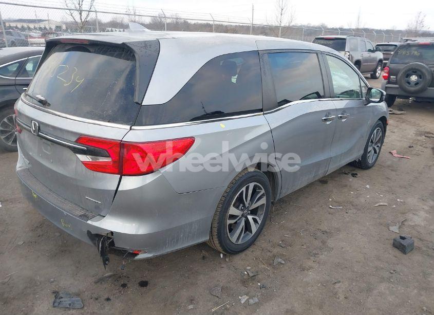 Photo 4 of 2021 Honda Odyssey TOURING (VIN 5FNRL6H82MB023377)